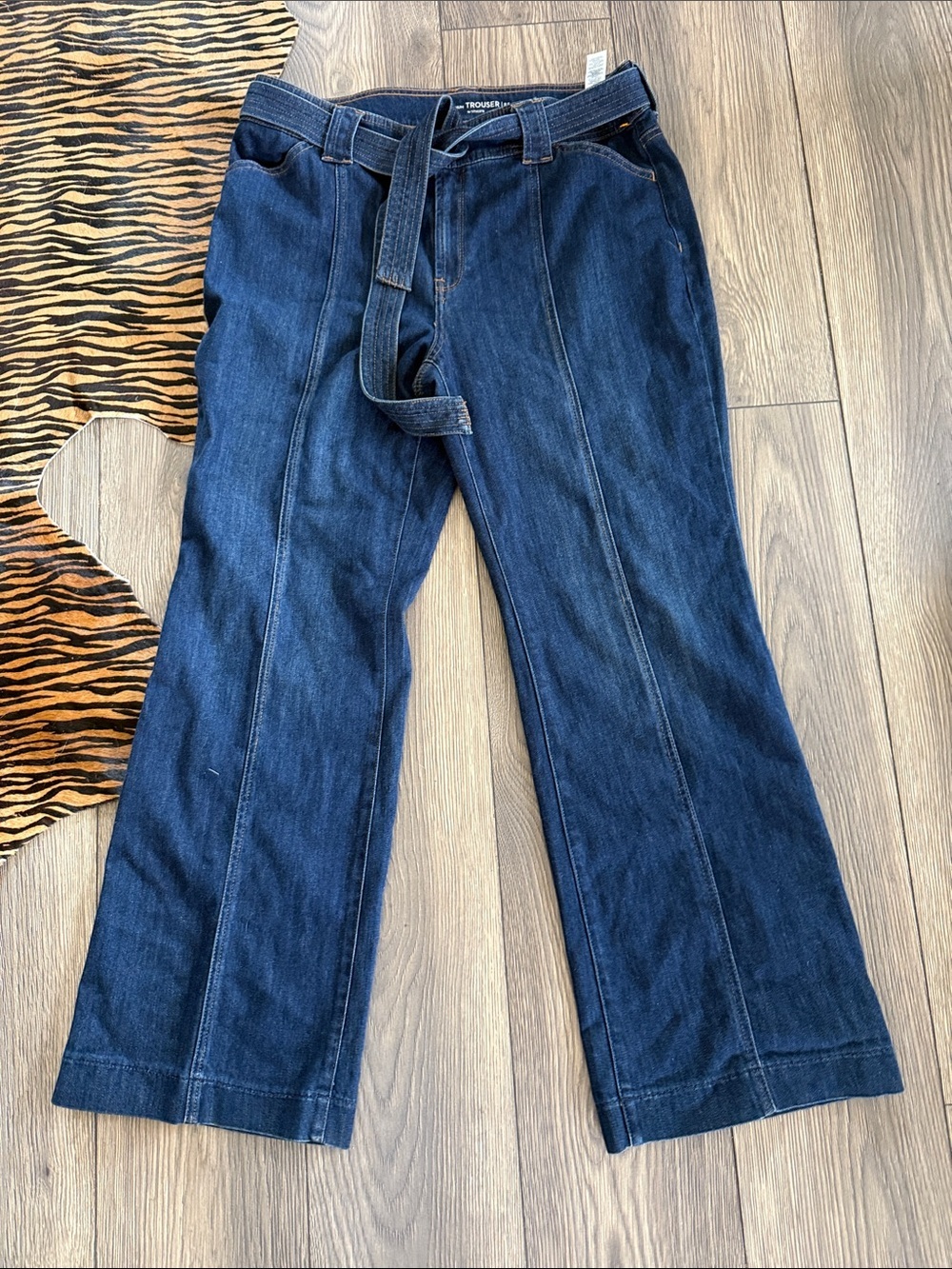 The platinum trouser by Chico’s Wide Leg Dark Wash Jeans with Belt net